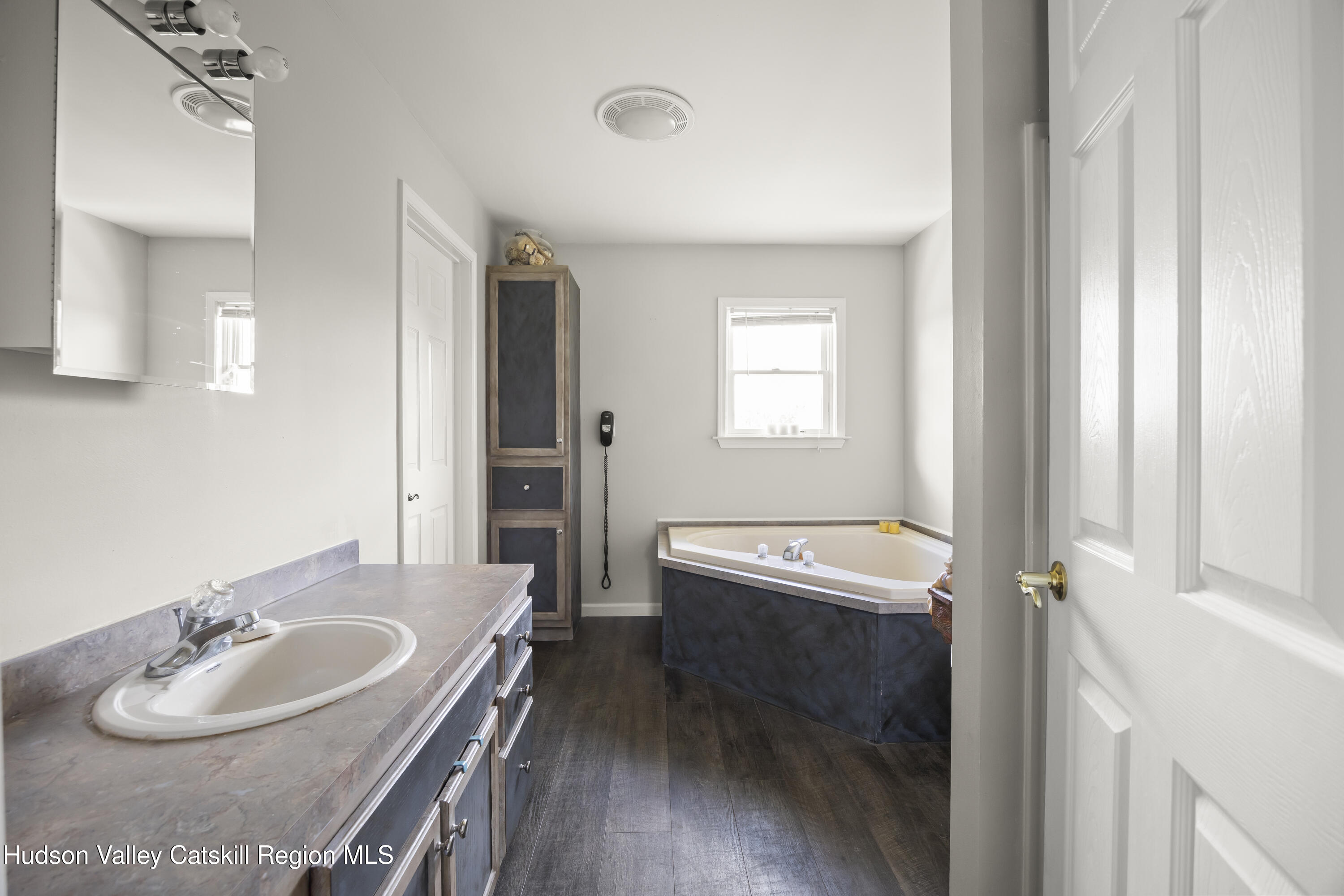 311 Middle Road Hudson, NY 12534 - Photo 17 of 28 7Y3A2322