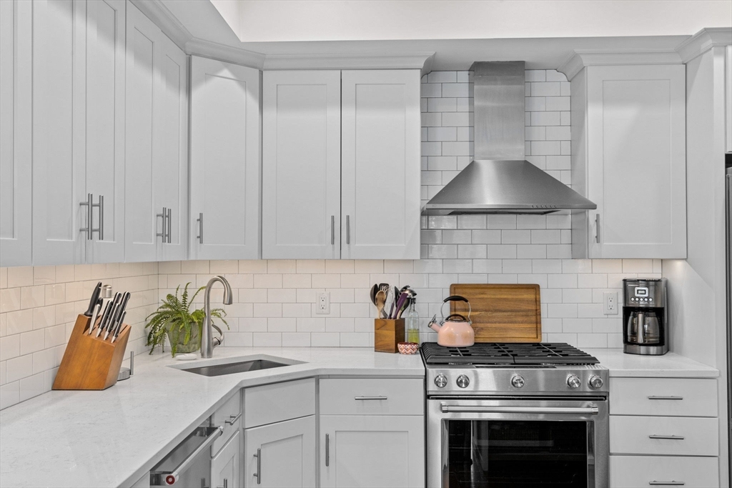 73 Dix Street, Unit 6 Boston, MA 02122 - Photo 4 of 31