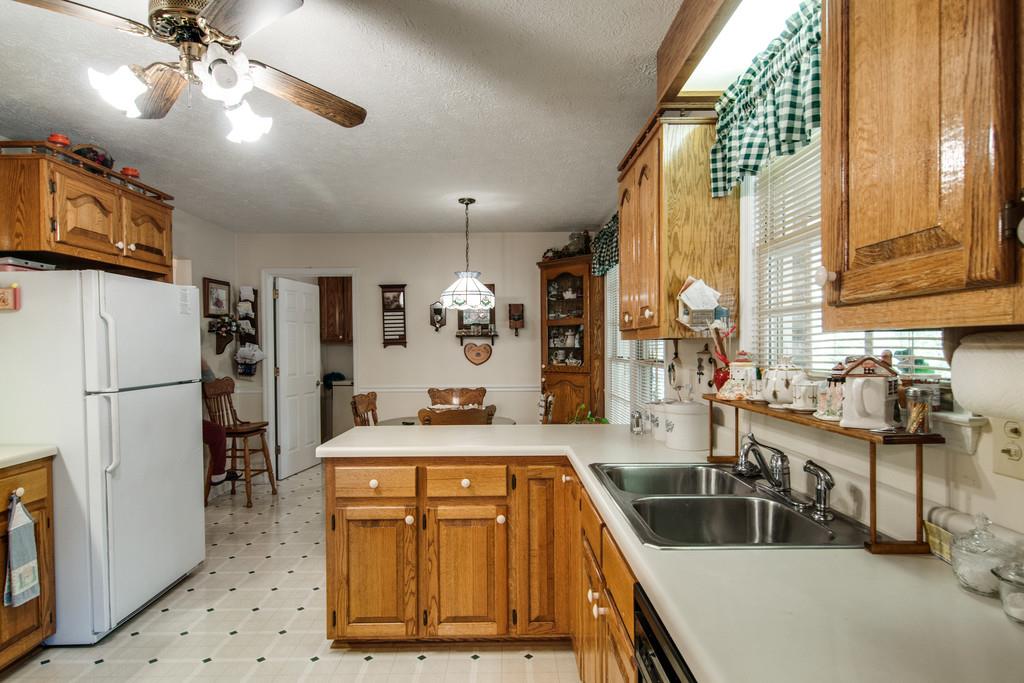 7120 Bahne Road Fairview, TN 37062 - Photo 13 of 30 View of the kitchen and the eat-in area of the kitchen