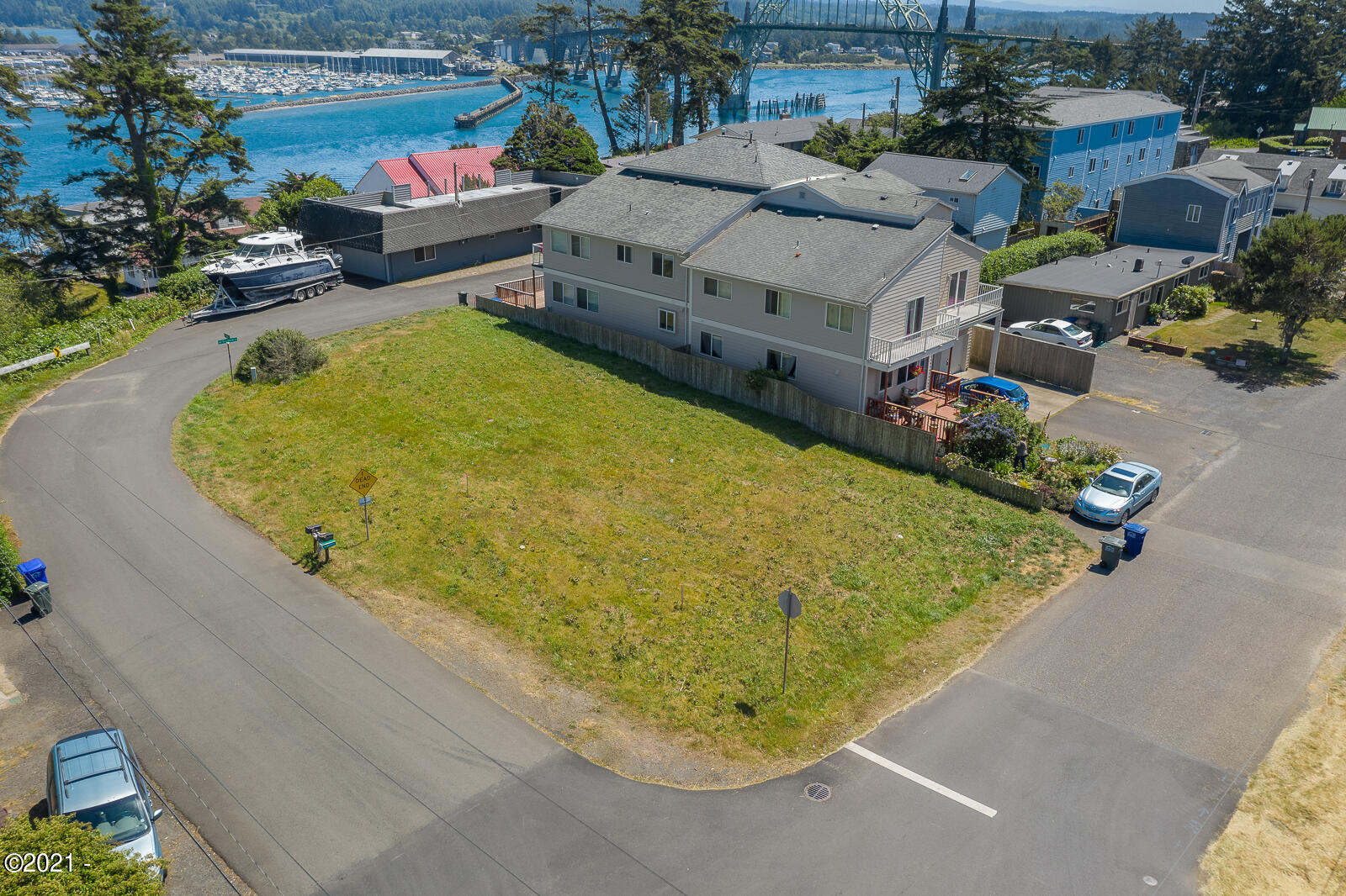 910 Southwest Bay View Lane Newport, OR 97365 - Photo 5 of 11 910 SW Bay View Ln, Newport