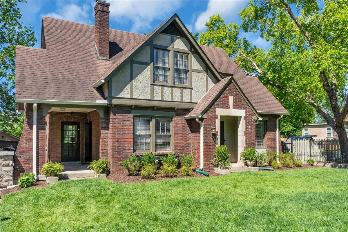 115 Cherokee Road Nashville, TN 37205 - Photo 2 of 63