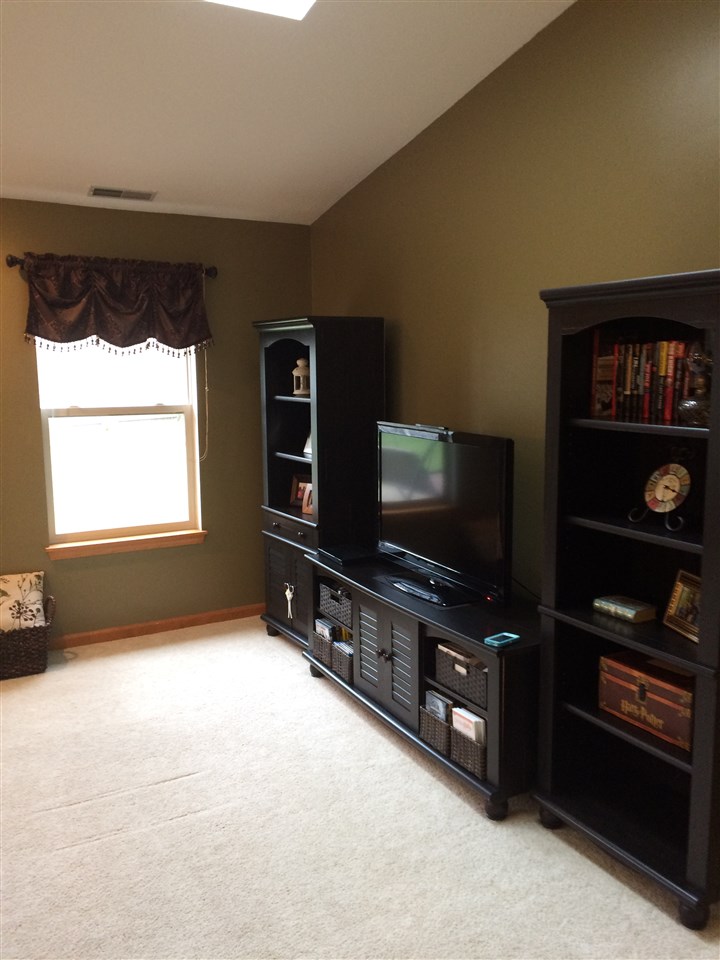 212 Spring Forest Court Fort Wayne, IN 46804 - Photo 10 of 32 Gallery Image 10