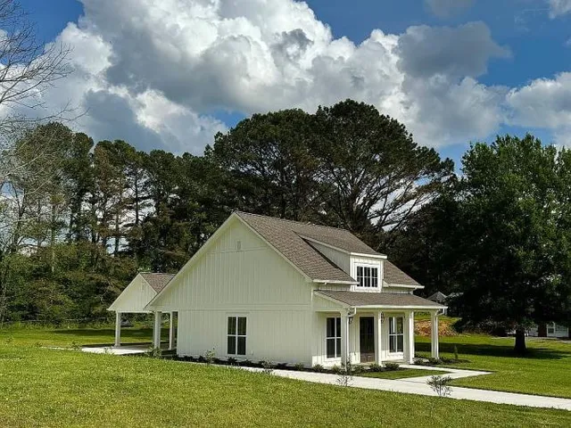 $398,000 | 110 4th Avenue, Loretto, TN 38469