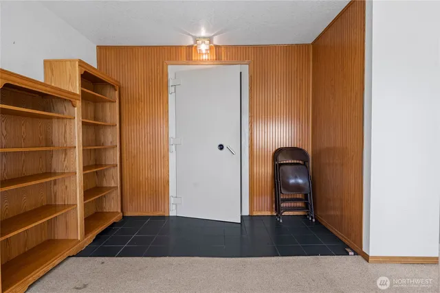 a view of a closet area