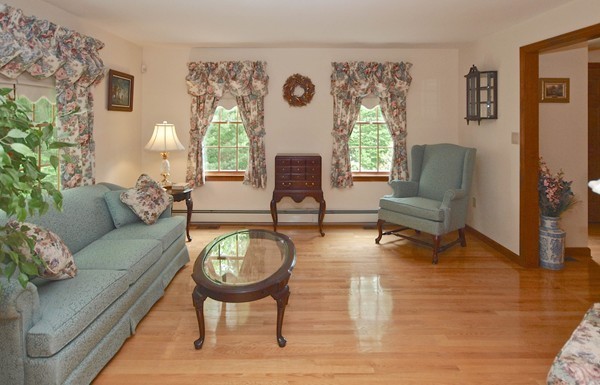 23 Plumbley Road Upton, MA 01568 - Photo 4 of 28 Gallery Image 4