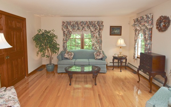 23 Plumbley Road Upton, MA 01568 - Photo 5 of 28 Gallery Image 5