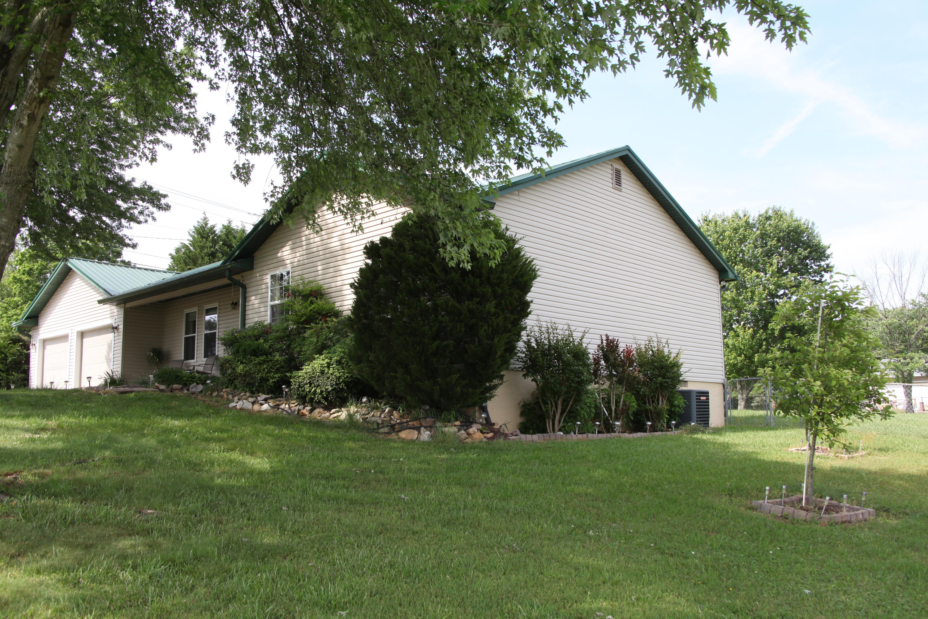 403 Temple Road Maryville, TN 37804 - Photo 3 of 33 403 Temple Road (4)