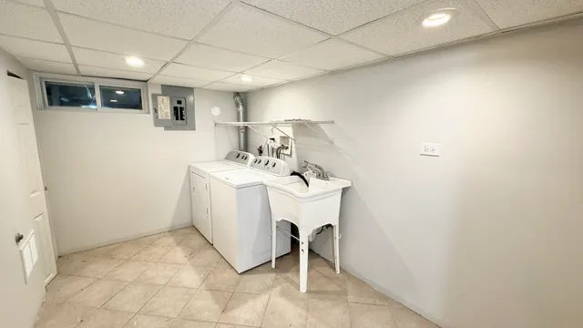 $370,000 | 6005 South Menard Avenue, Chicago, IL 60638