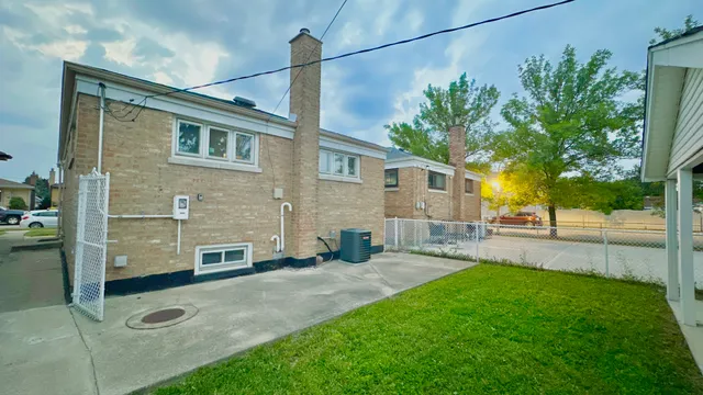 $370,000 | 6005 South Menard Avenue, Chicago, IL 60638