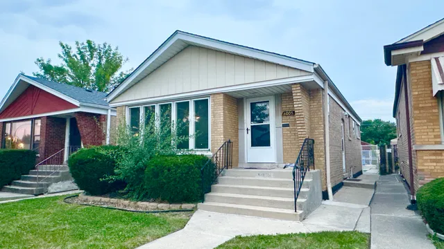 $370,000 | 6005 South Menard Avenue, Chicago, IL 60638