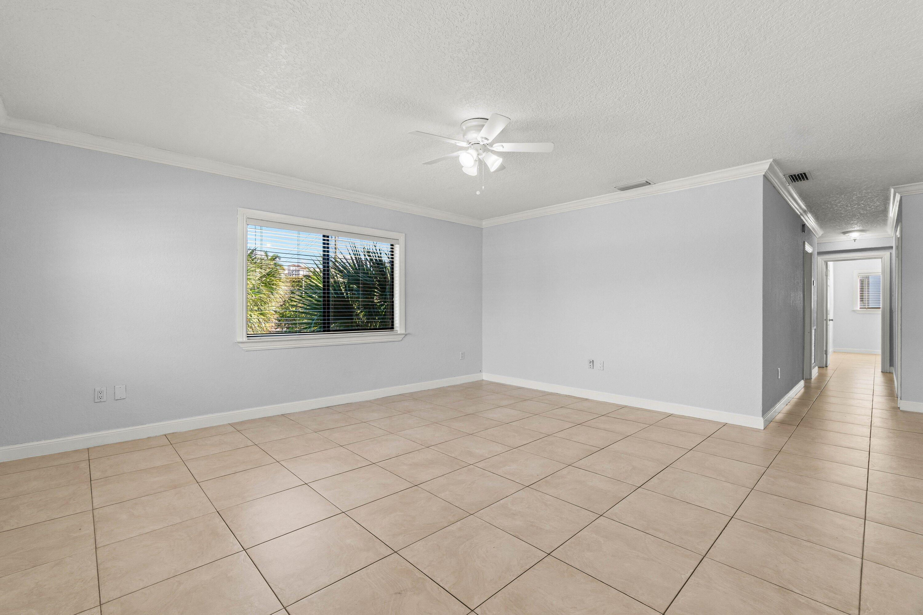 200 Southwest 7th Street, Unit 3 Boca Raton, FL 33432 - Photo 14 of 35 Family room