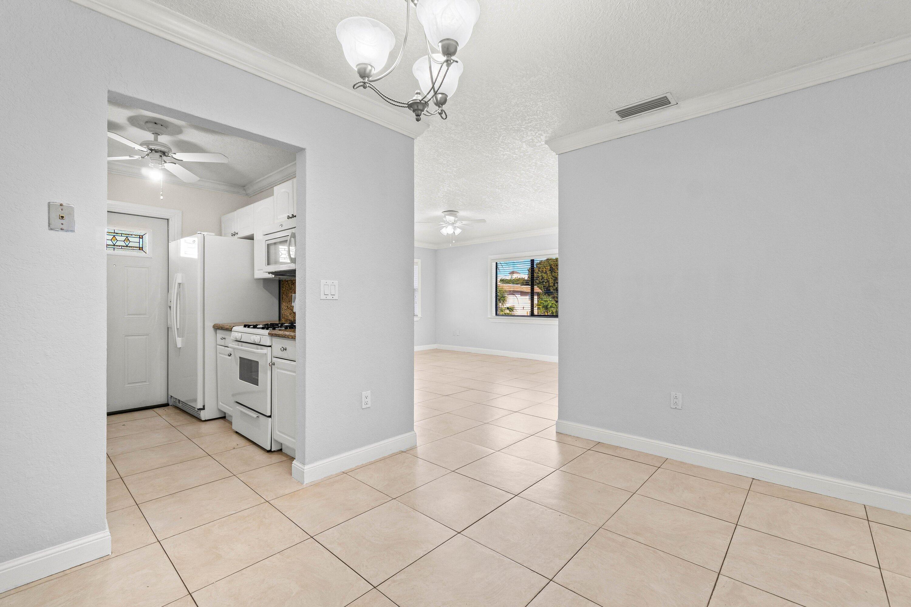 200 Southwest 7th Street, Unit 3 Boca Raton, FL 33432 - Photo 10 of 35 Dining