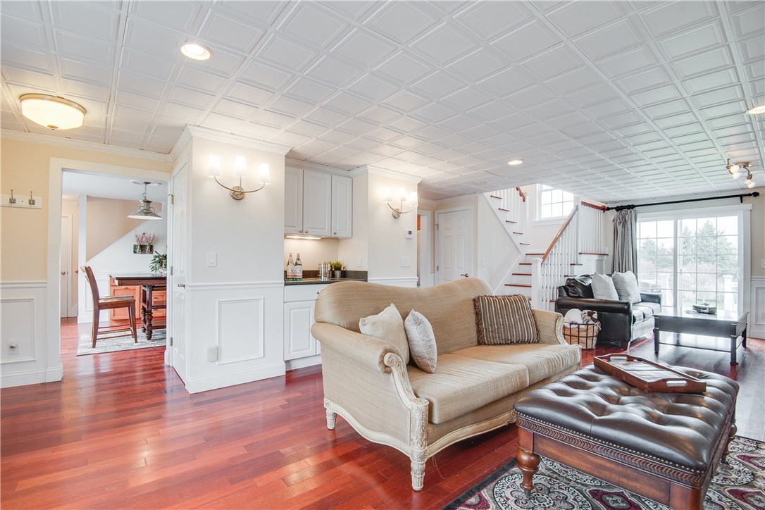 69 West View Road Middletown, RI 02842 - Photo 8 of 33