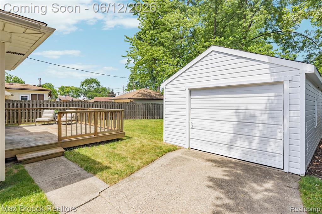 1918 Massoit Road Royal Oak, MI 48073 - Photo 25 of 36