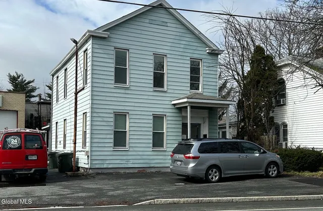 $1,195 | 405 3rd Avenue, Unit 1R, Watervliet, NY 12189