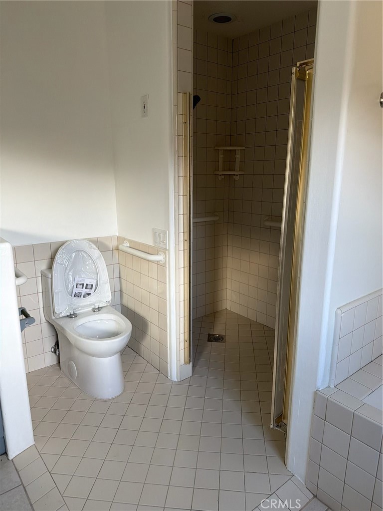 48628 Adeline Way Morongo Valley, CA 92256 - Photo 17 of 26 a bathroom with a toilet and a shower