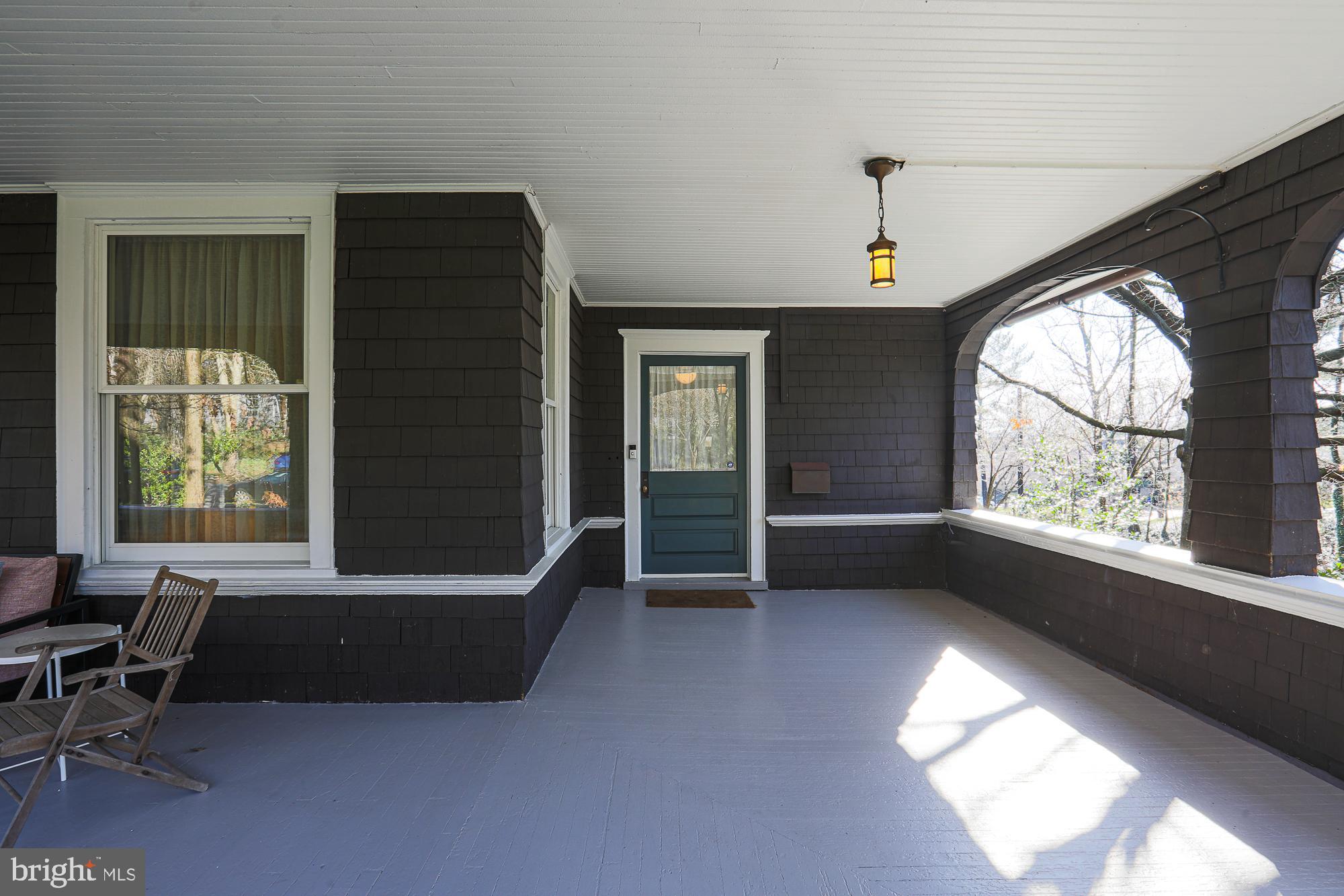 101 Woodlawn Road Baltimore, MD 21210 - Photo 5 of 92 Great entrance to welcome guests and family