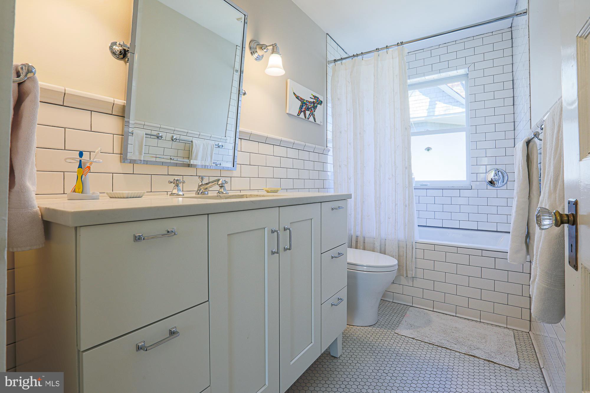 101 Woodlawn Road Baltimore, MD 21210 - Photo 59 of 92 Pretty second floor hall bathroom