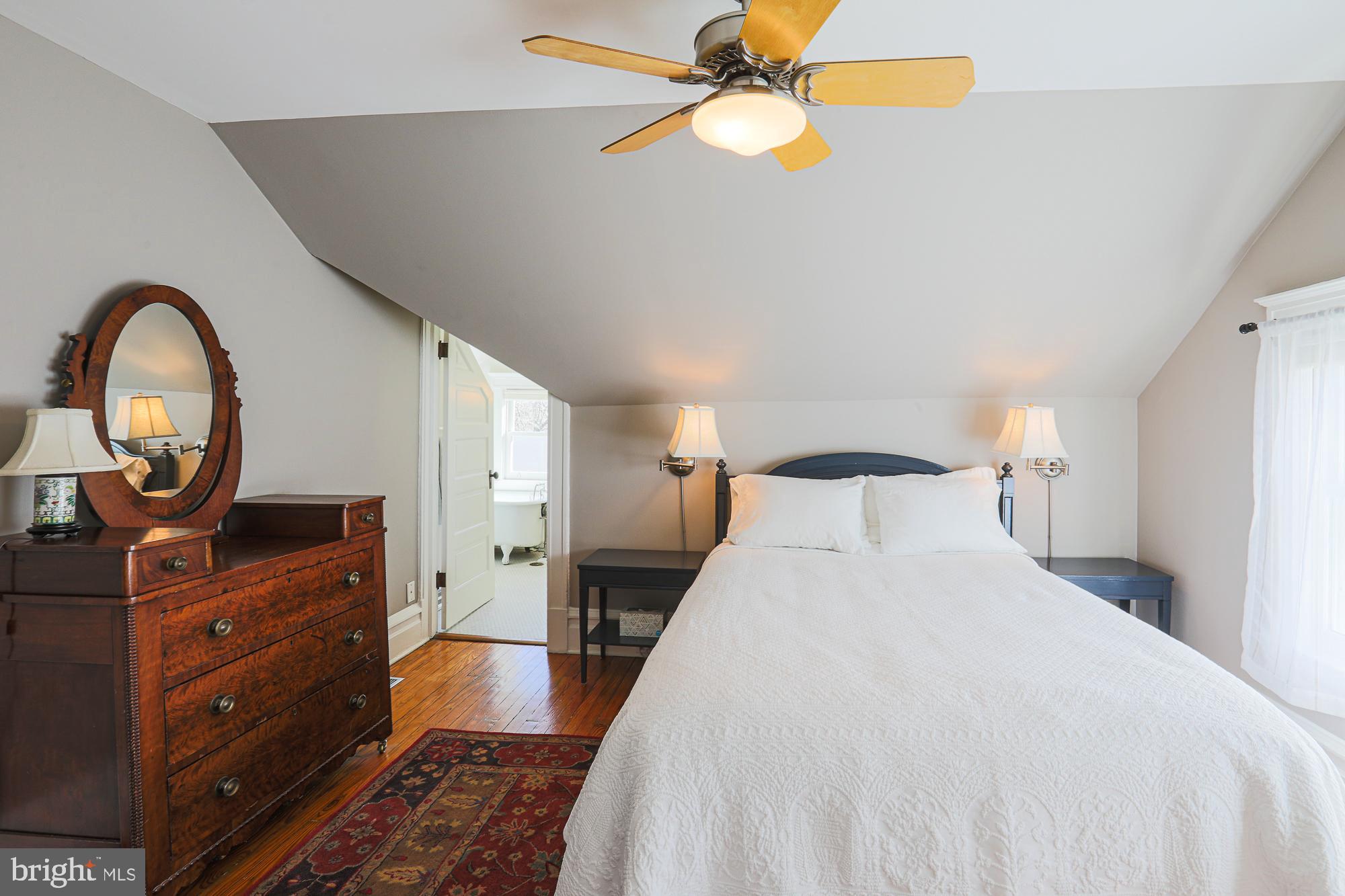101 Woodlawn Road Baltimore, MD 21210 - Photo 64 of 92 Fourth bedroom with its own bathroom