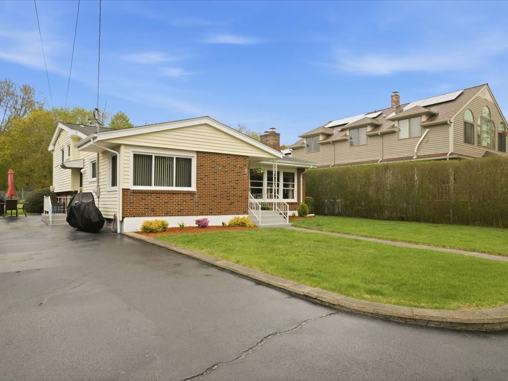 5 Benjamin Street Westerly, RI 02891 - Photo 2 of 30