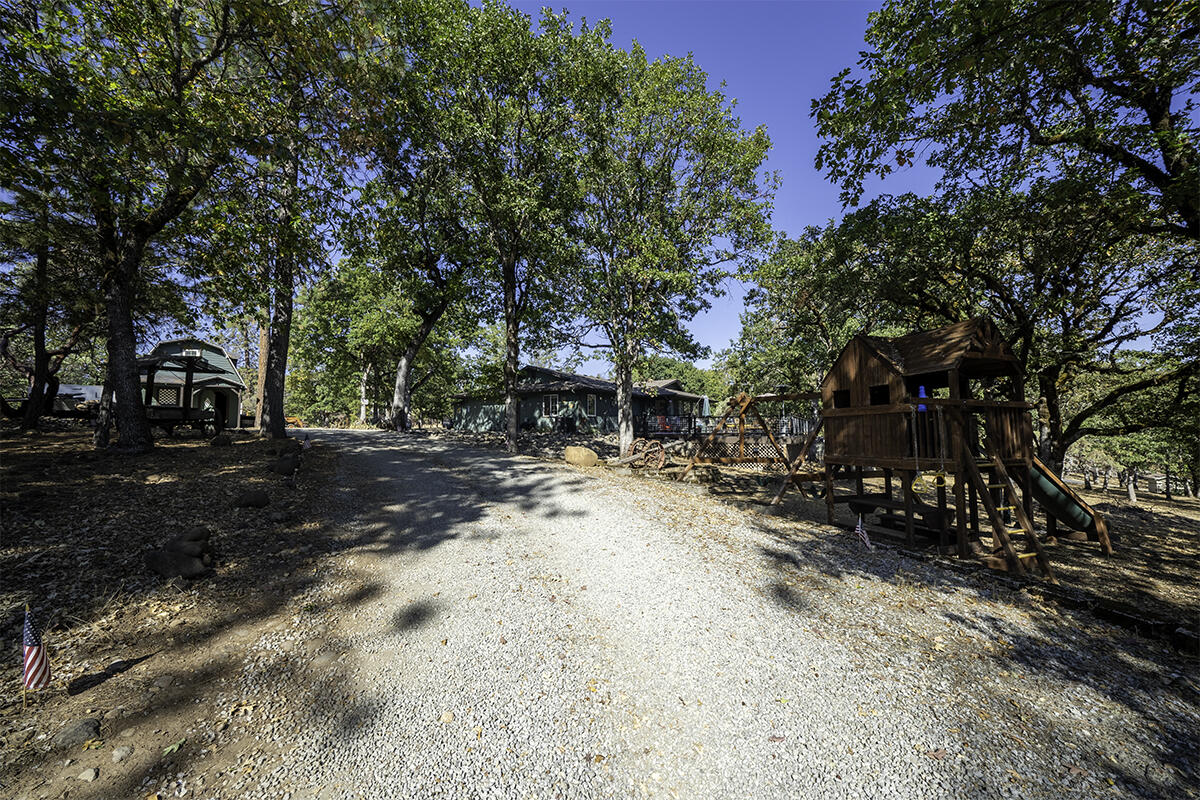 332 Rene Drive Shady Cove, OR 97539 - Photo 40 of 53 DSC02207-HDR-Edit