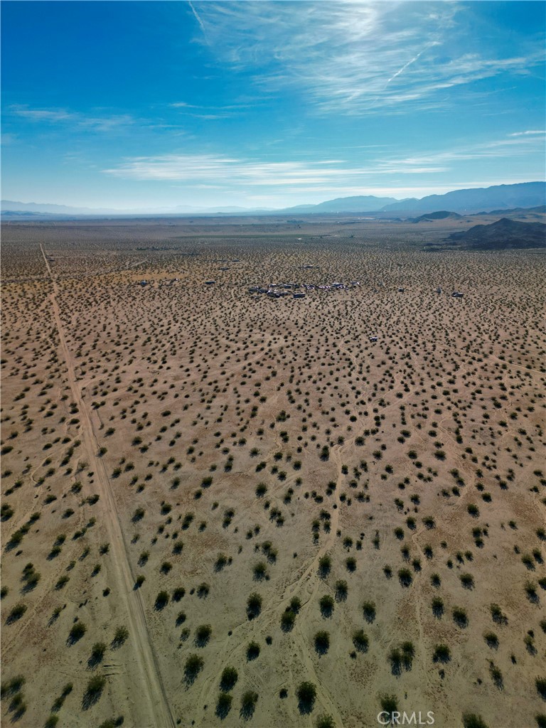 63305 Rainier Road Joshua Tree, CA 92252 - Photo 15 of 20 a close view of a shower in a bathroom