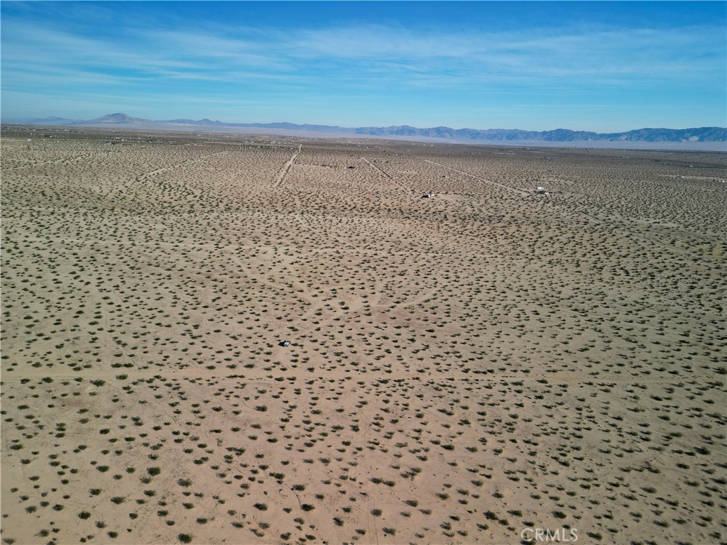 63305 Rainier Road Joshua Tree, CA 92252 - Photo 2 of 20 a view of a room with a street