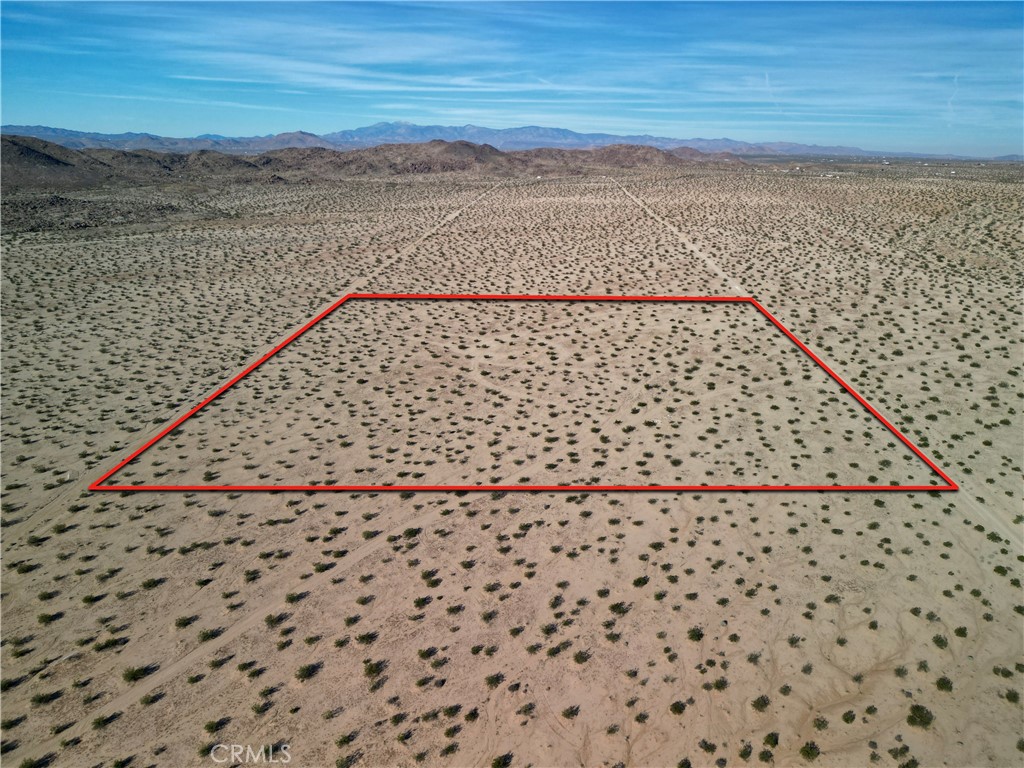 63305 Rainier Road Joshua Tree, CA 92252 - Photo 3 of 20 a view of a black and white floor