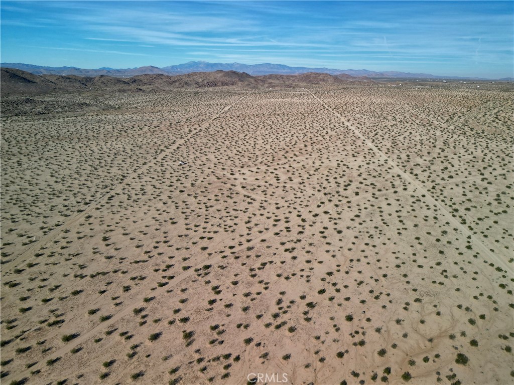 63305 Rainier Road Joshua Tree, CA 92252 - Photo 4 of 20 a view of a bathroom