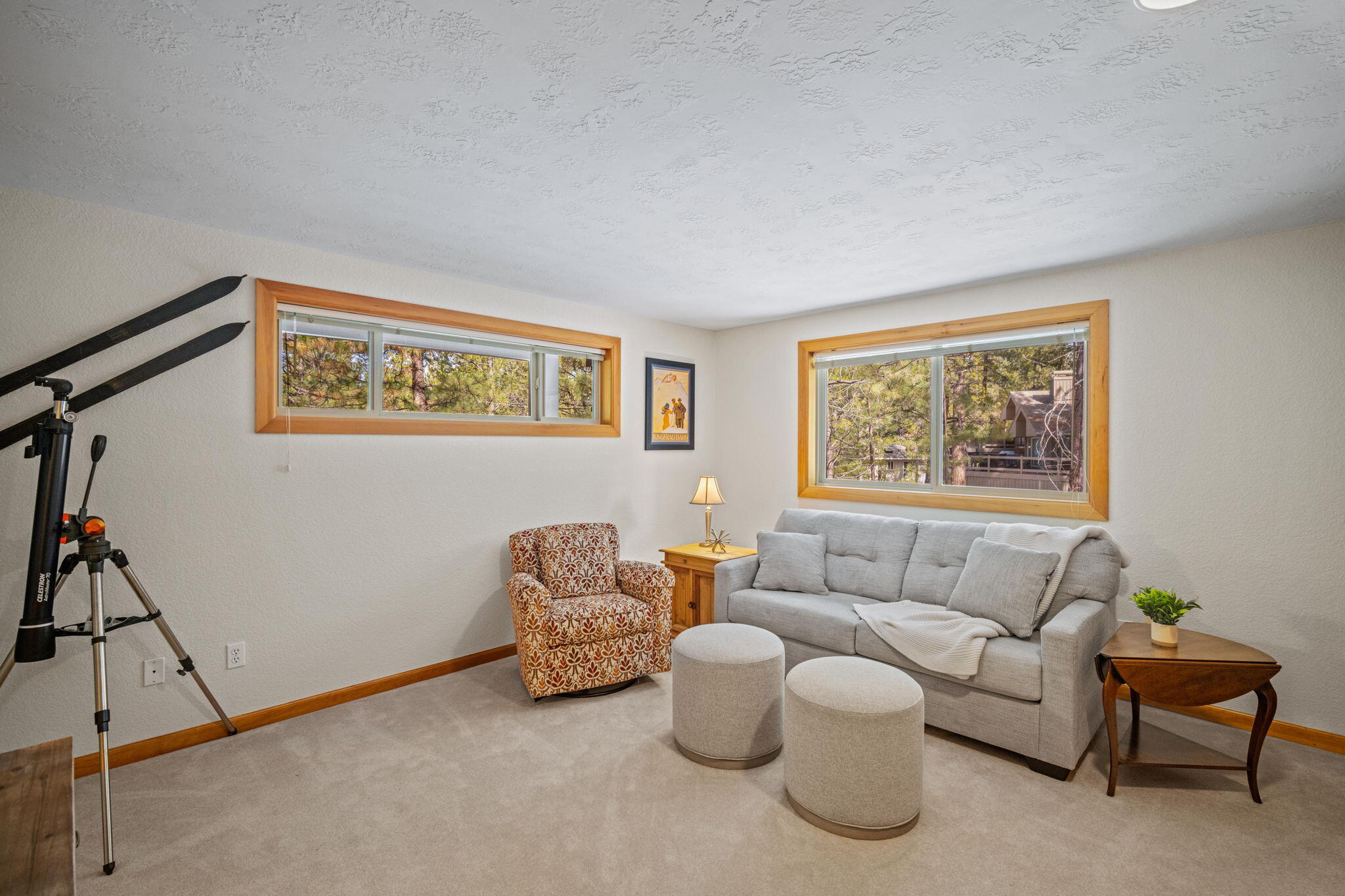 17948 Shadow Lane, Unit 7 Sunriver, OR 97707 - Photo 50 of 92 a living room with furniture and a window