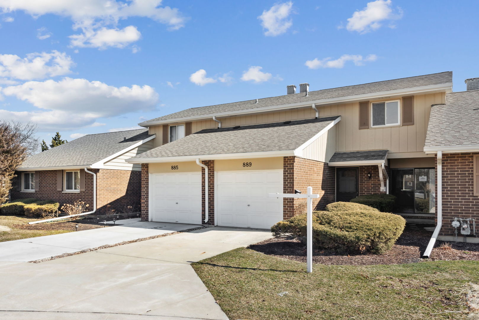 889 Heatherbrook Court Wheaton, IL 60189 - Photo 1 of 24 a front view of a house with garden