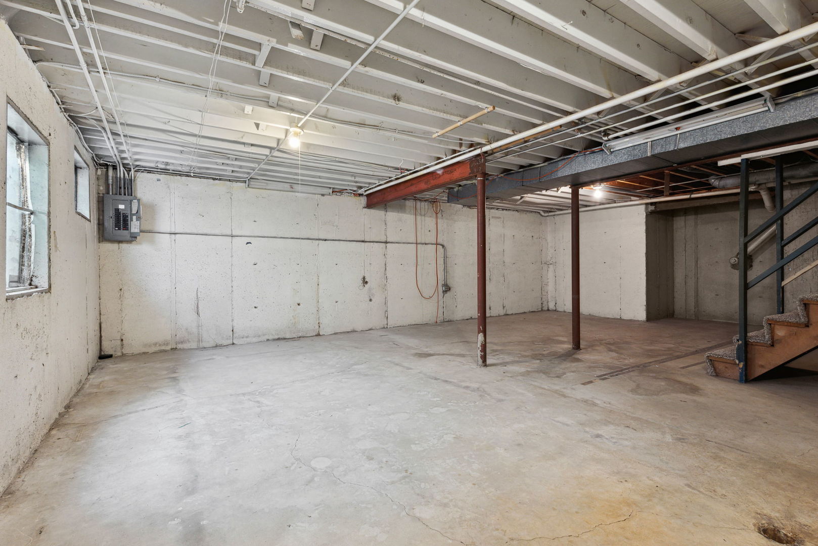 889 Heatherbrook Court Wheaton, IL 60189 - Photo 20 of 24 a view of empty room
