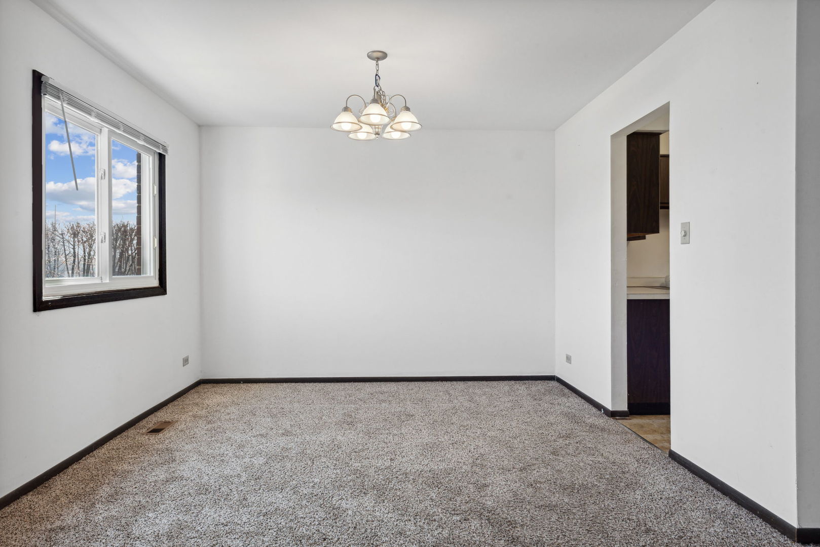 889 Heatherbrook Court Wheaton, IL 60189 - Photo 7 of 24 a view of empty room with window