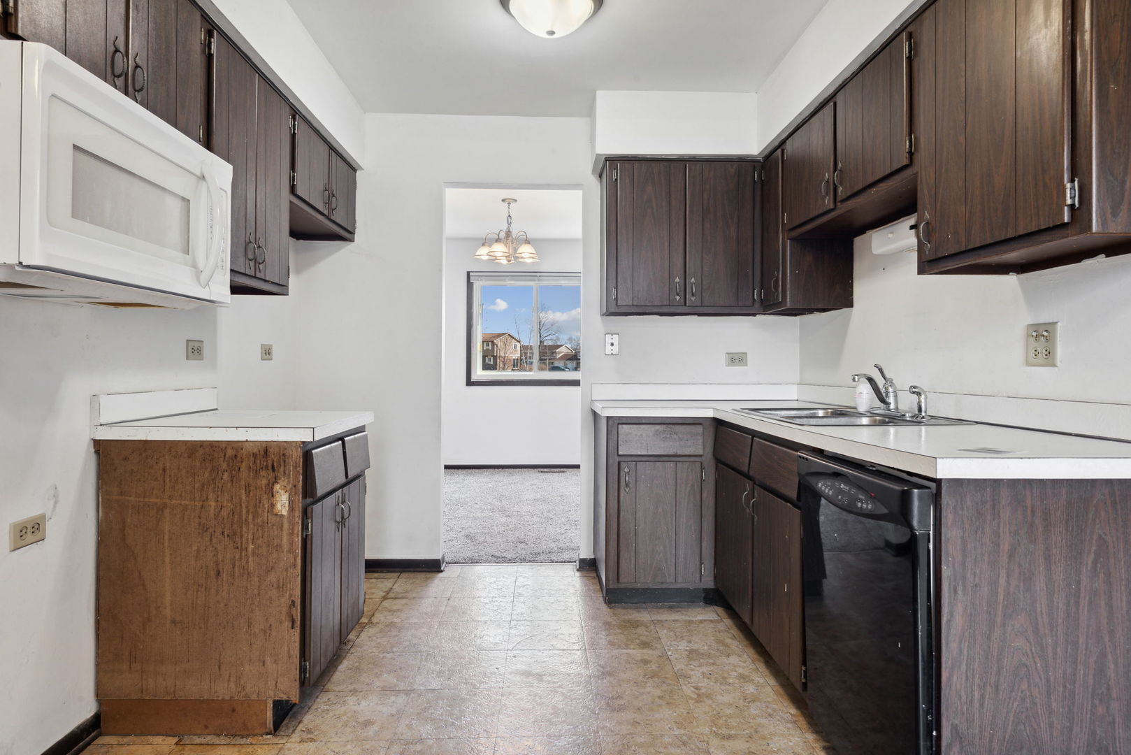 889 Heatherbrook Court Wheaton, IL 60189 - Photo 8 of 24 a kitchen with a sink stove and cabinets