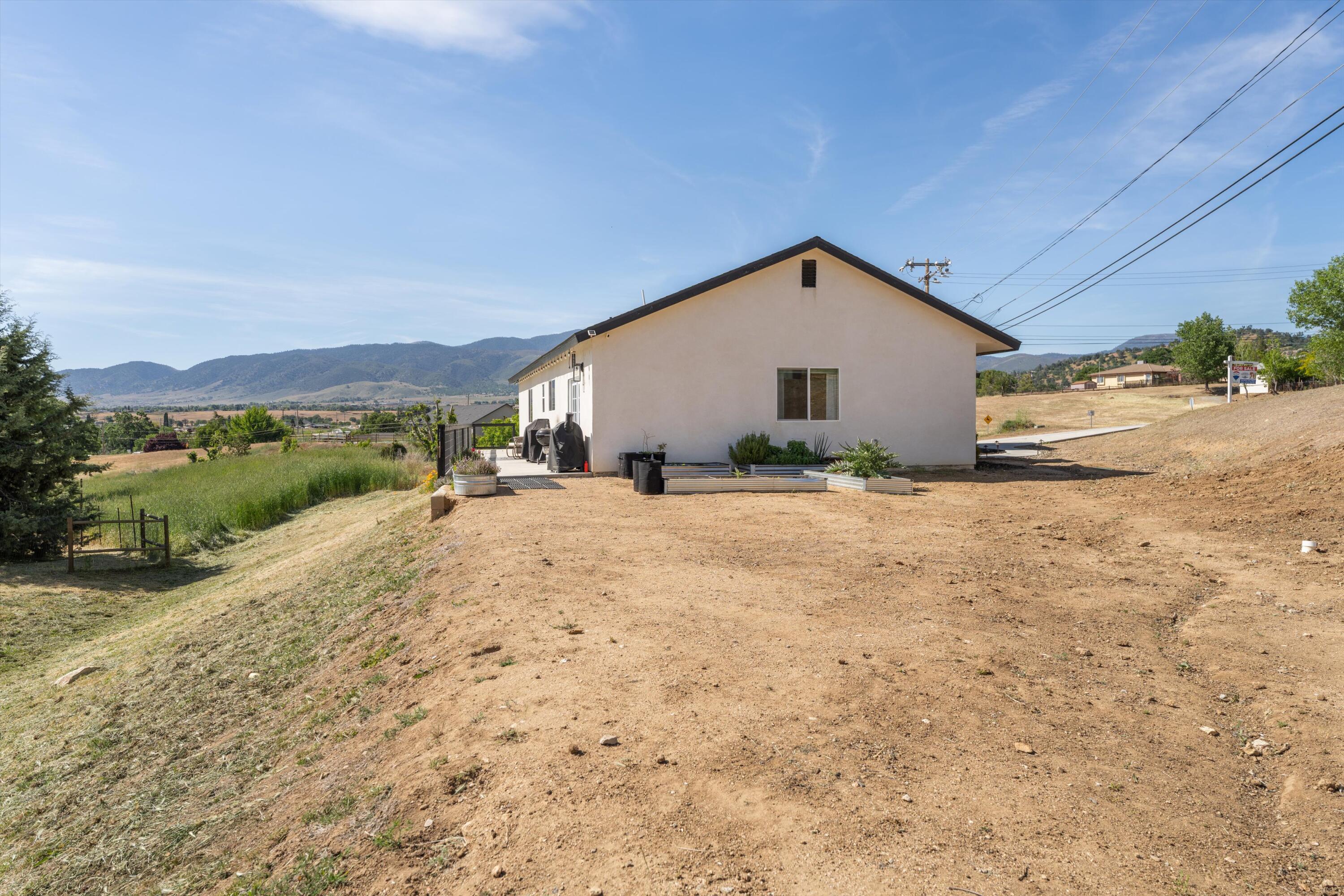 22612 Mariposa Road Tehachapi, CA 93561 - Photo 22 of 29 20-JYP01567