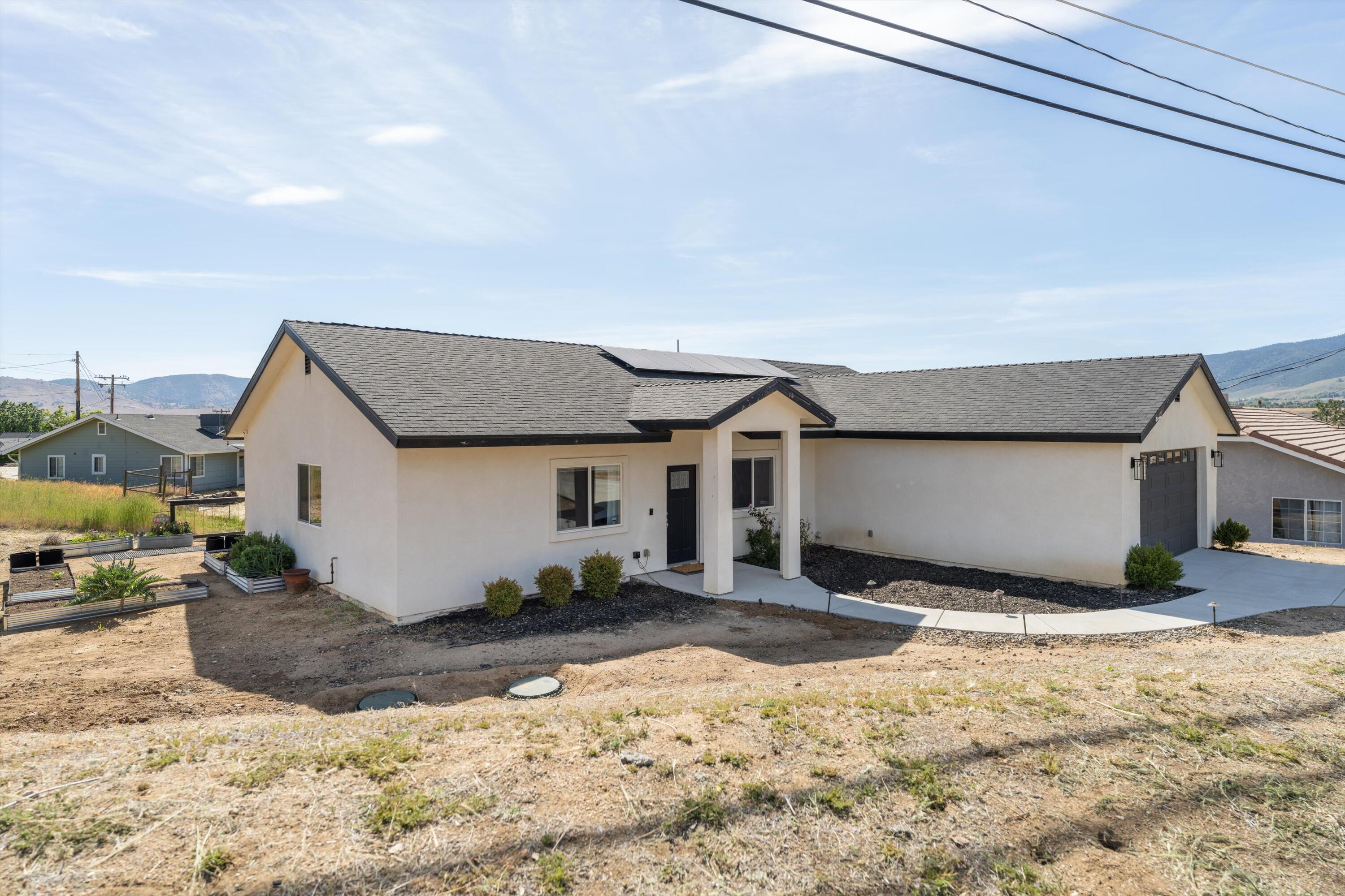 22612 Mariposa Road Tehachapi, CA 93561 - Photo 3 of 29 01-JYP01576