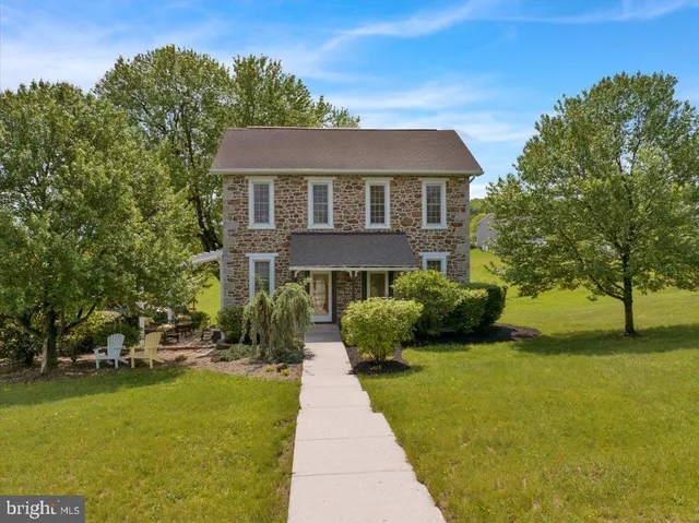 a view of a house with a big yard
