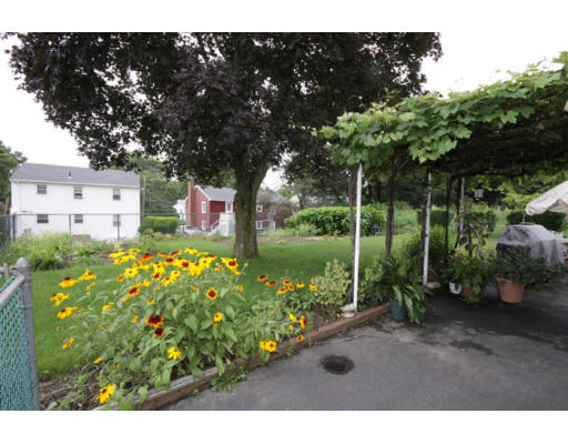 10 Running Brook Road Boston, MA 02132 - Photo 4 of 23 Gallery Image 4