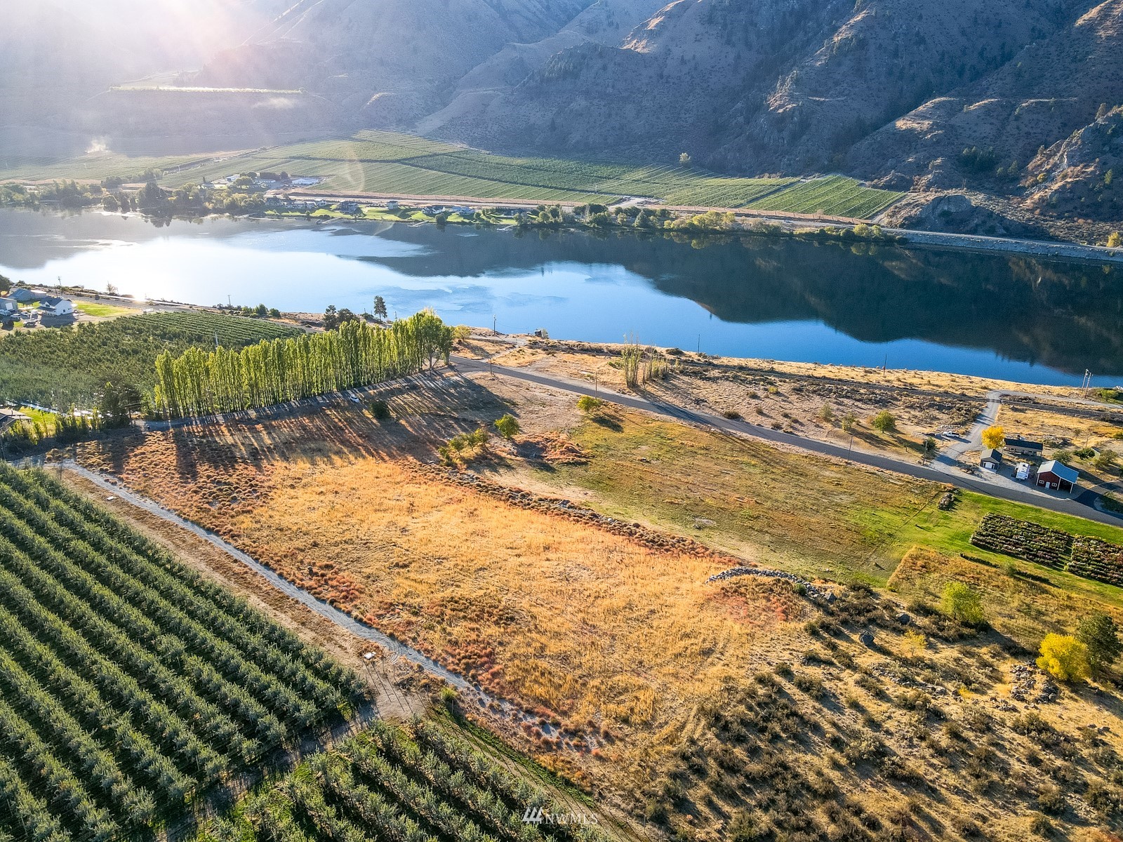 0 New Road Chelan, WA 98816 - Photo 4 of 10 a view of an ocean and beach