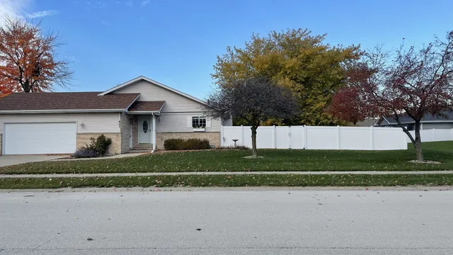 $310,000 | 407 Raven Drive, Manteno, IL 60950