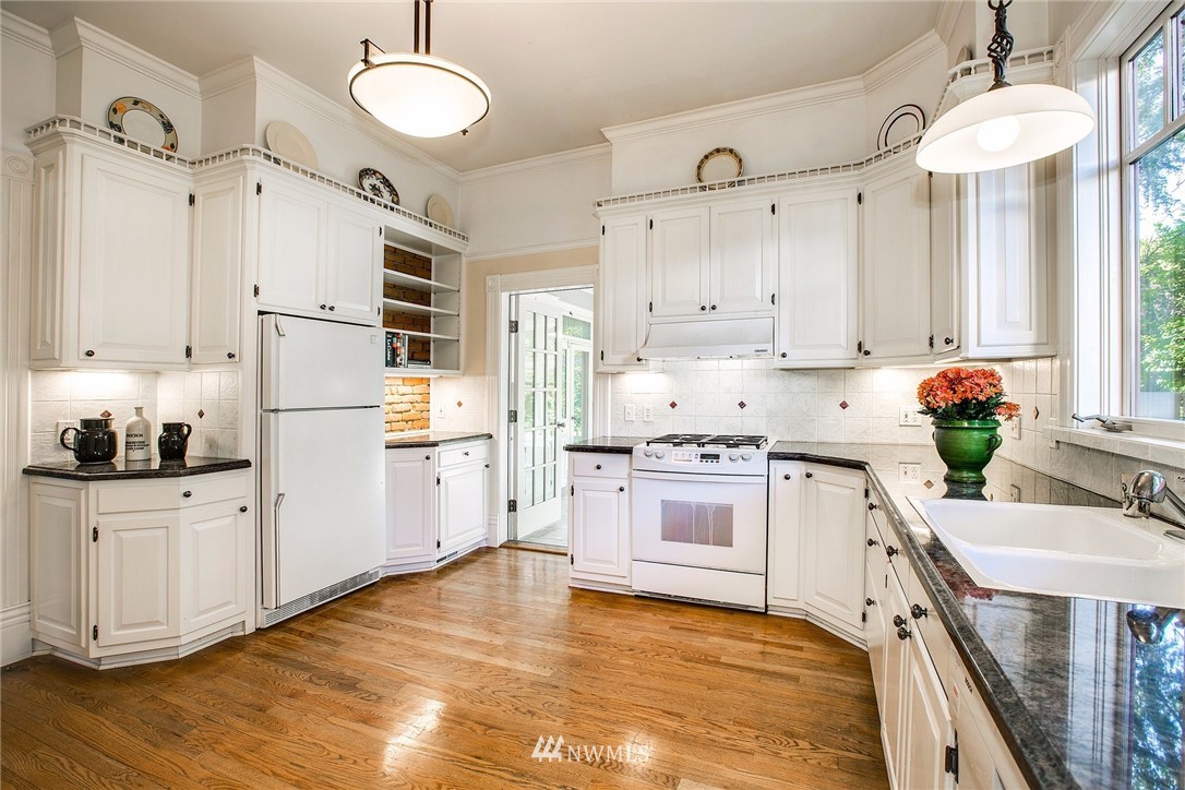 1415 35th Avenue Seattle, WA 98122 - Photo 14 of 25