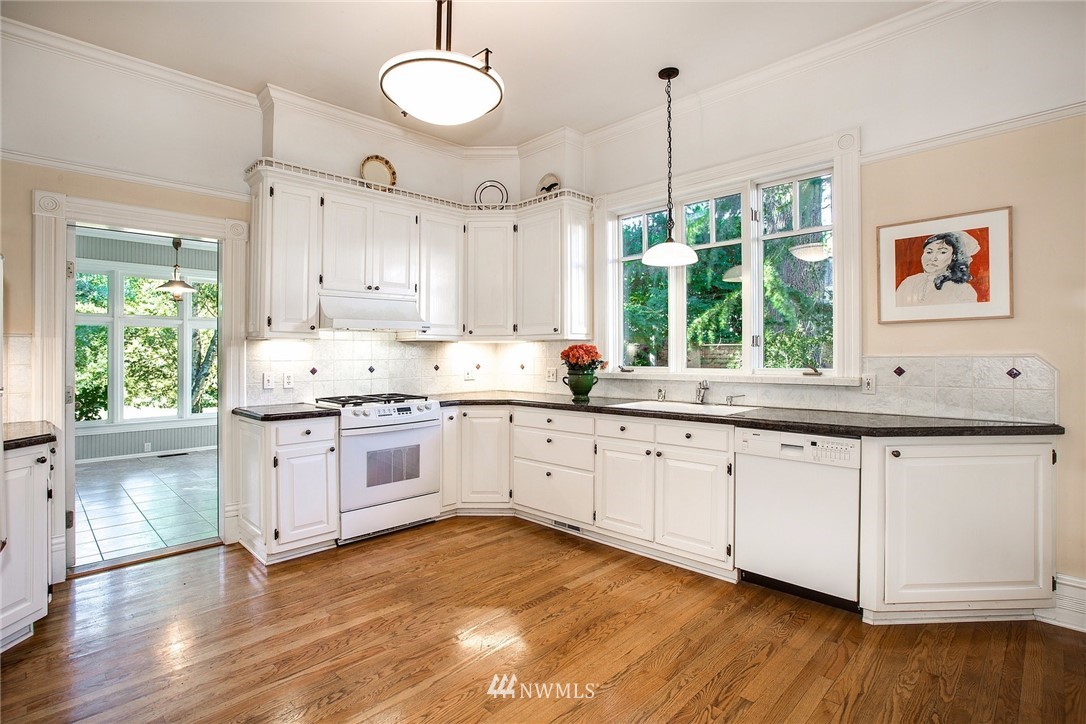 1415 35th Avenue Seattle, WA 98122 - Photo 15 of 25