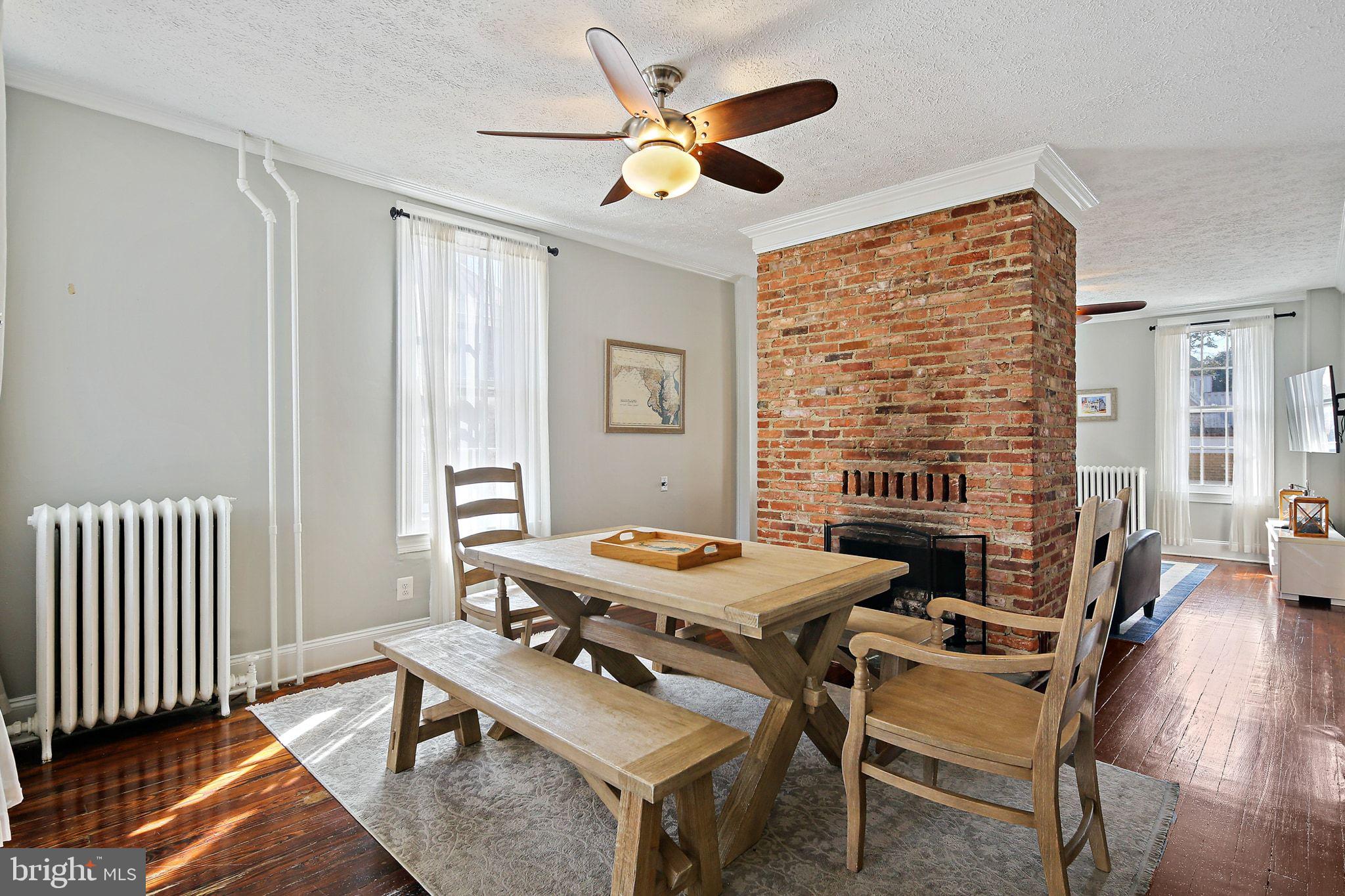 32 East Street Annapolis, MD 21401 - Photo 12 of 34 a workspace with furniture and a window