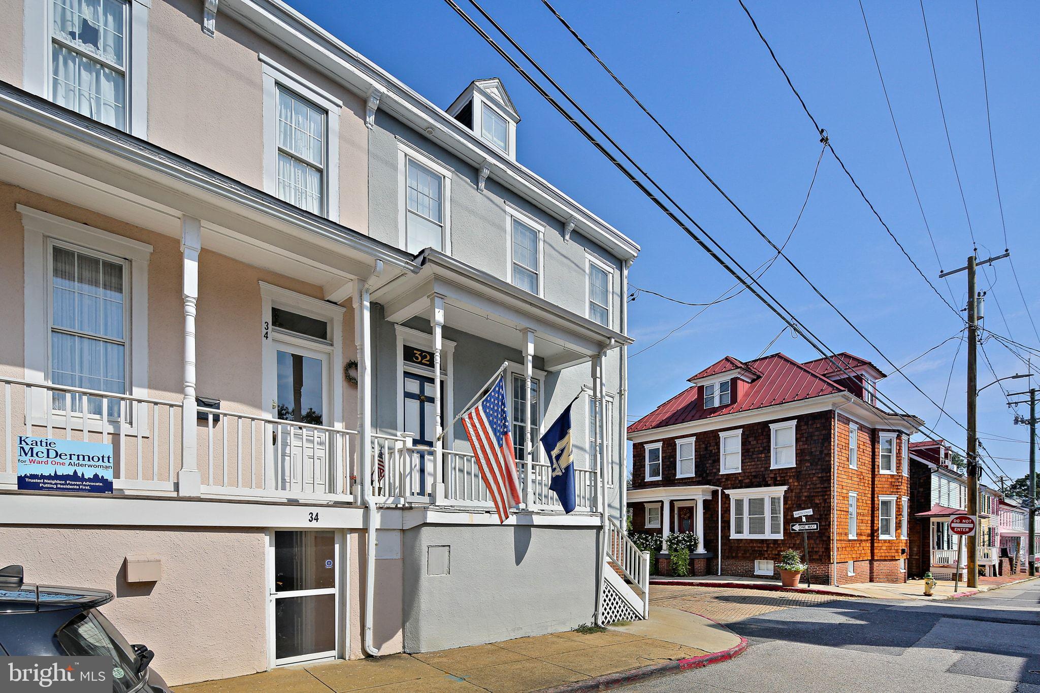 32 East Street Annapolis, MD 21401 - Photo 3 of 34 a front view of a residential apartment building with a street