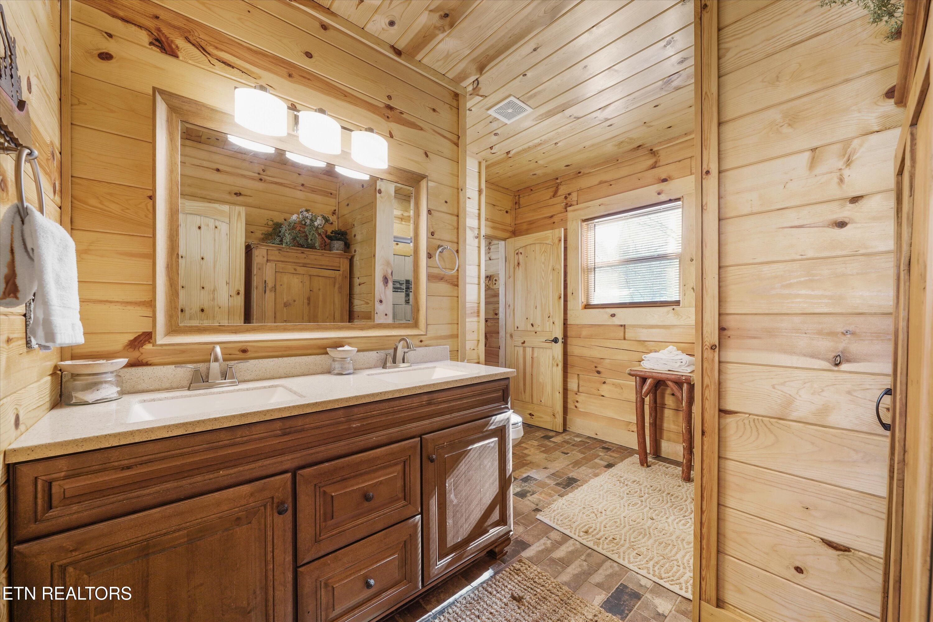 5236 Mathis Branch Road Gatlinburg, TN 37738 - Photo 13 of 50 Bathroom on Main Level