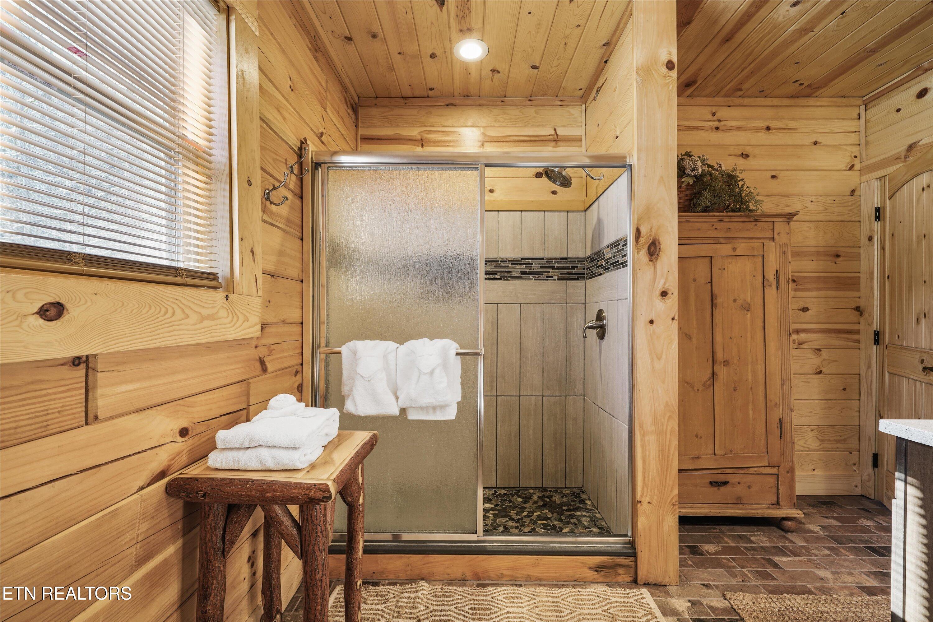 5236 Mathis Branch Road Gatlinburg, TN 37738 - Photo 16 of 50 Bathroom on Main Level