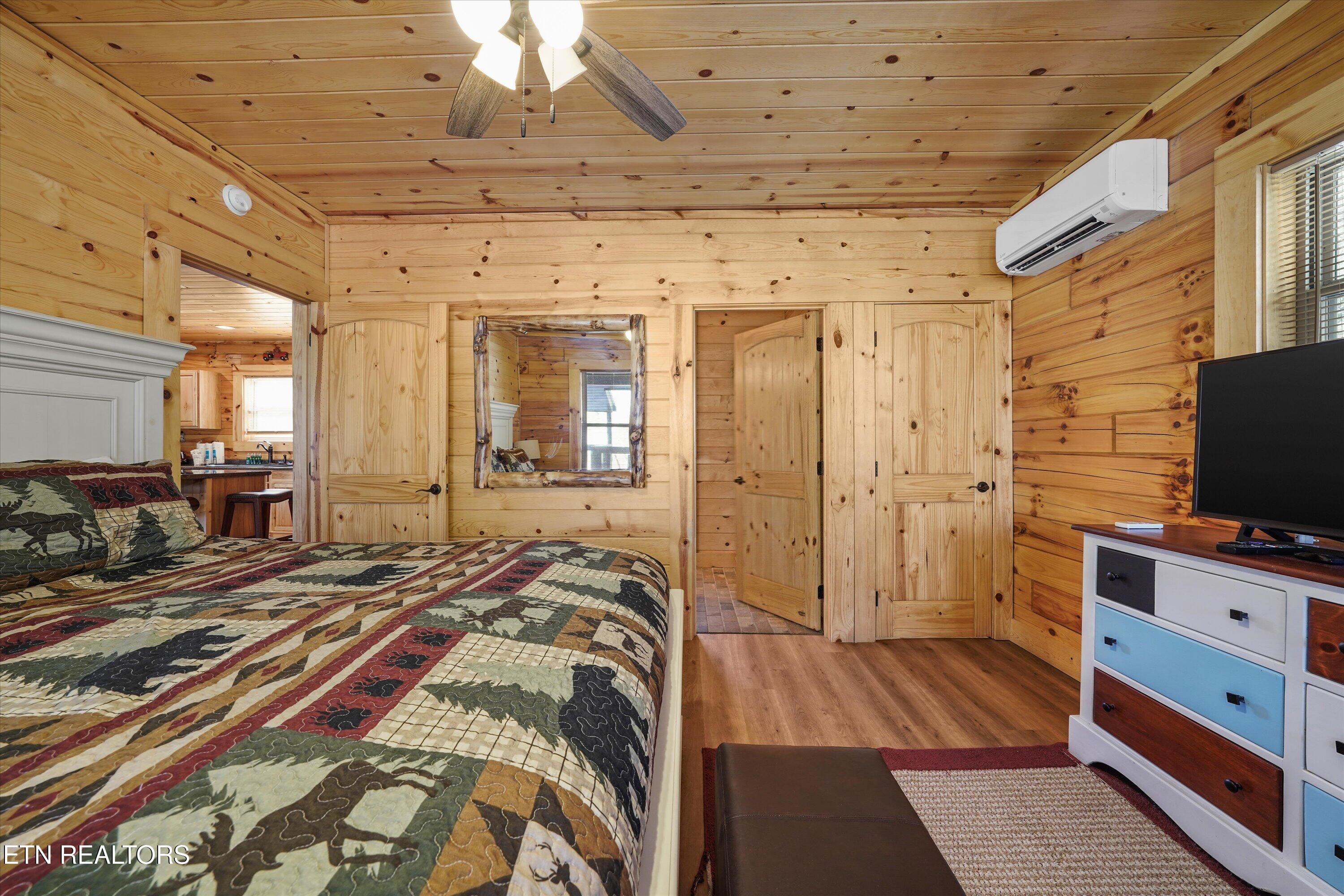 5236 Mathis Branch Road Gatlinburg, TN 37738 - Photo 19 of 50 Generous Primary Bedroom