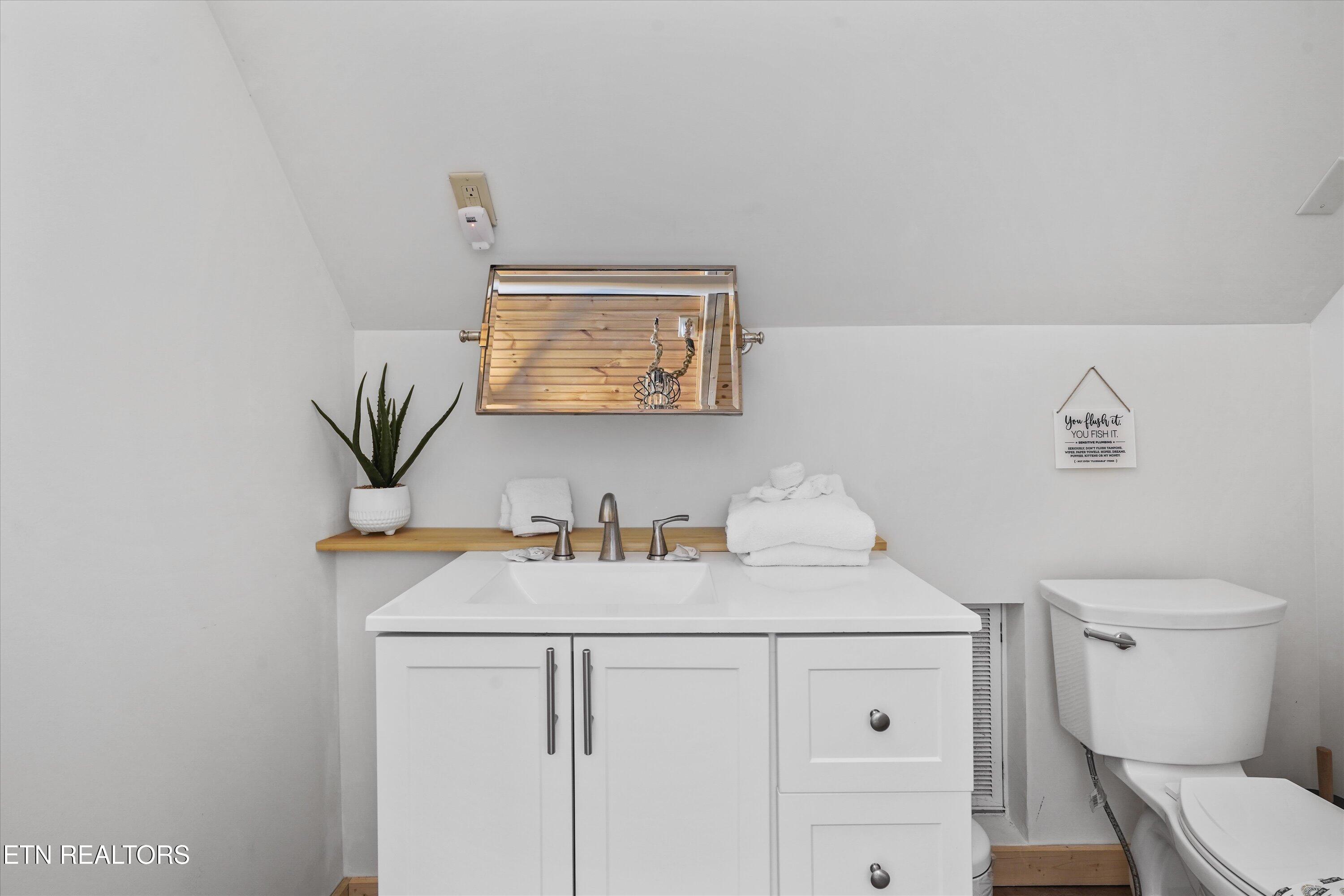 5236 Mathis Branch Road Gatlinburg, TN 37738 - Photo 23 of 50 Bath on Upper Level