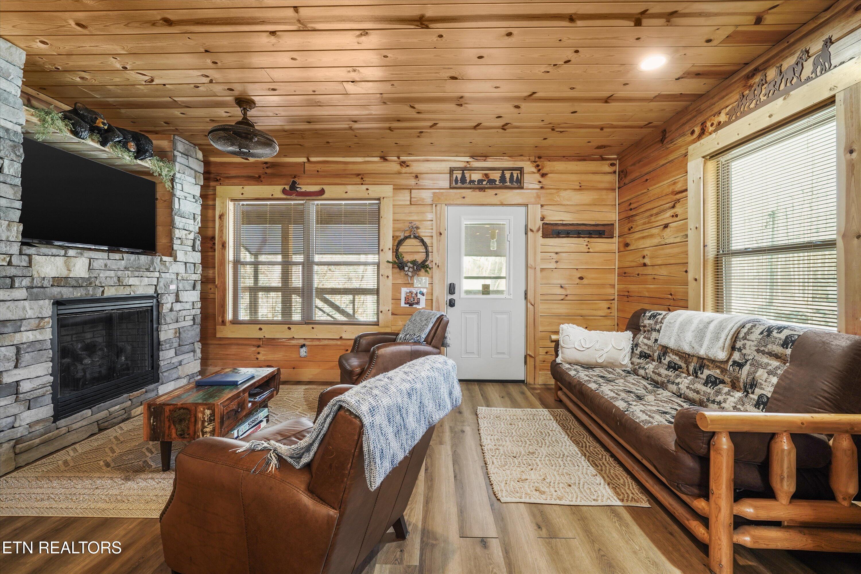 5236 Mathis Branch Road Gatlinburg, TN 37738 - Photo 3 of 50 Spacious Living Room