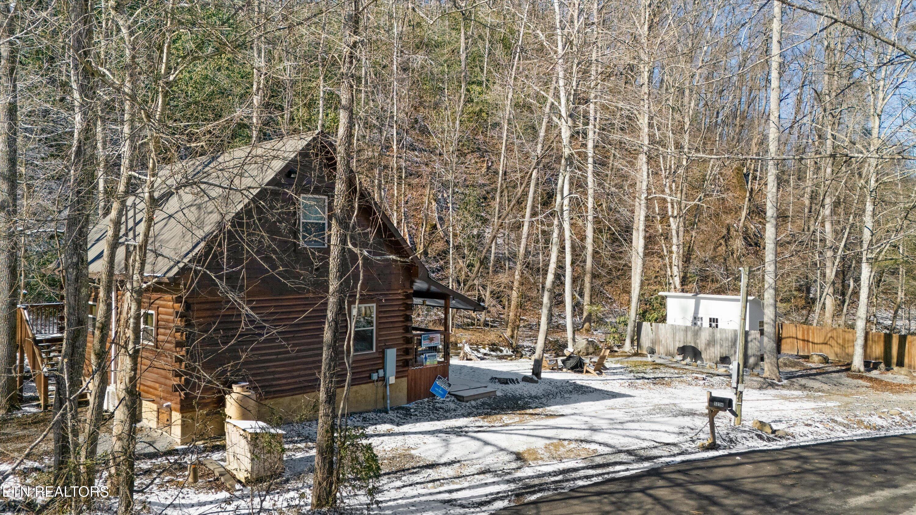 5236 Mathis Branch Road Gatlinburg, TN 37738 - Photo 36 of 50 Side Exterior